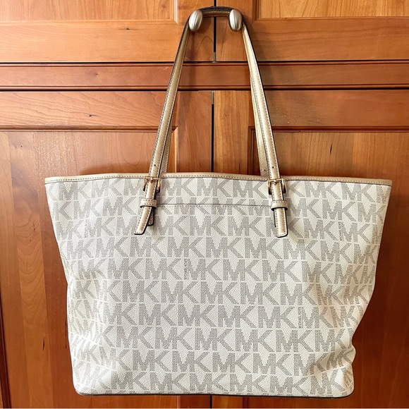 Michael Kors Spacious Caryall Tote Bag - Picture 2 of 9